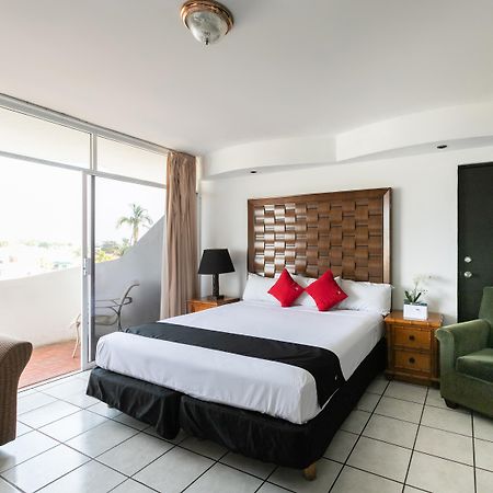 Capital O Zona Dorada Inn, מזטלן מראה חיצוני תמונה